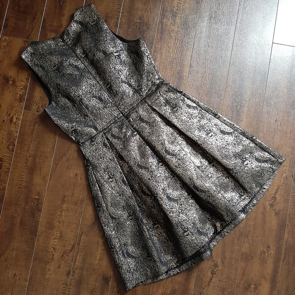 Romeo +Juliet Couture Shiny Party Dress Size Sm - Picture 6 of 8